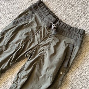 LULULEMON DANCE STUDIO CROPPED PANTS🍋